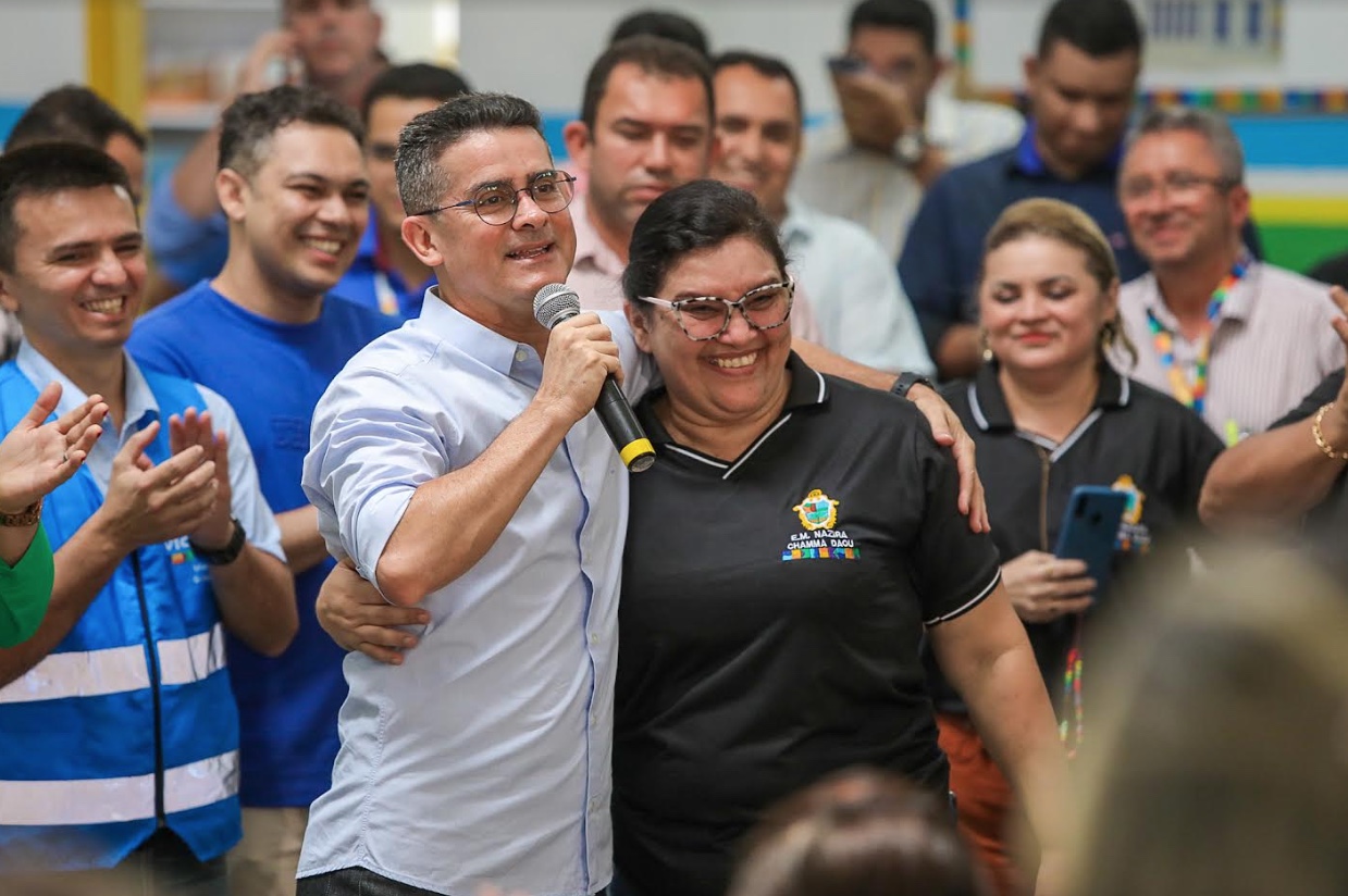 David Almeida sanciona lei que ajusta PCCR dos servidores da Área Não Específica