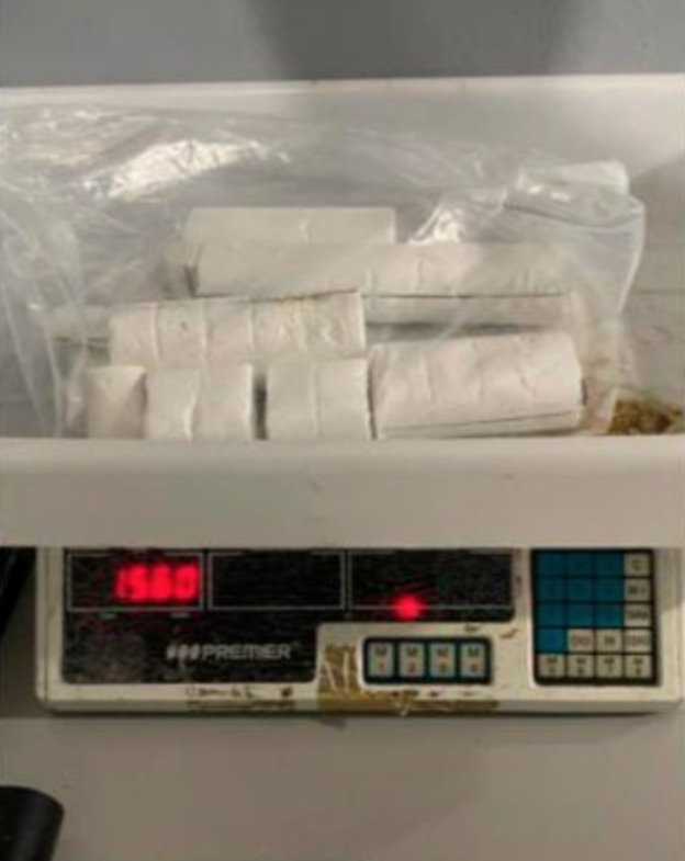 PF prende idosa colombiana com cocaína no Amazonas; droga iria para Portugal