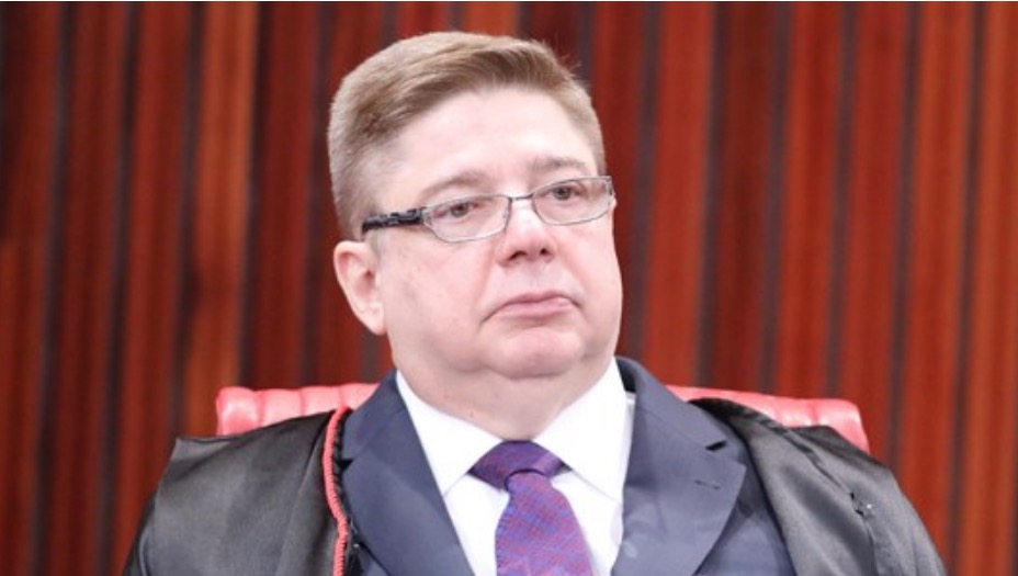 Ministro releva golpismo de Bolsonaro e vota contra inelegibilidade