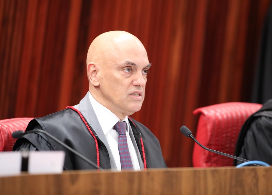 Com placar de 3 a 1 pela condenação, Moraes suspende julgamento de Bolsonaro