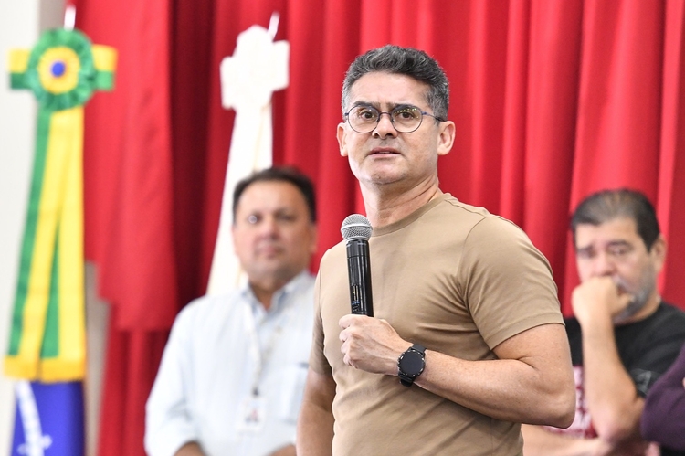 Prefeito de Manaus, David Almeida é alvo de ataques no Google