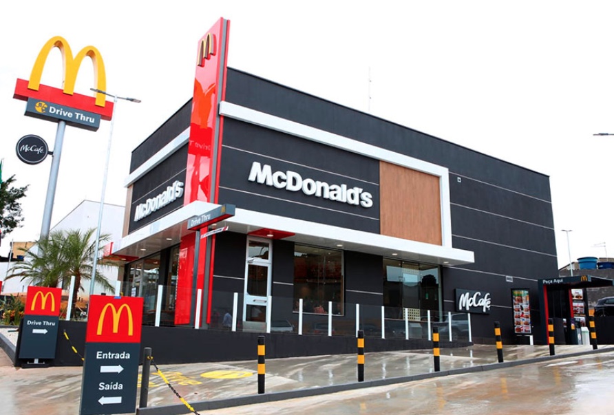 McDonald’s é condenado a pagar R$ 2 milhões por contratar menores de idade como chapeiros