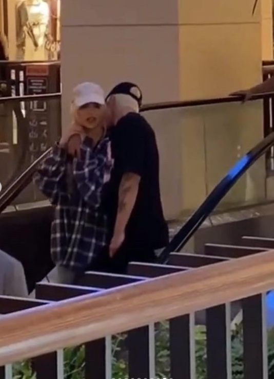 Assumidos: Luísa Sonza posta foto levando beijo de novo affair 