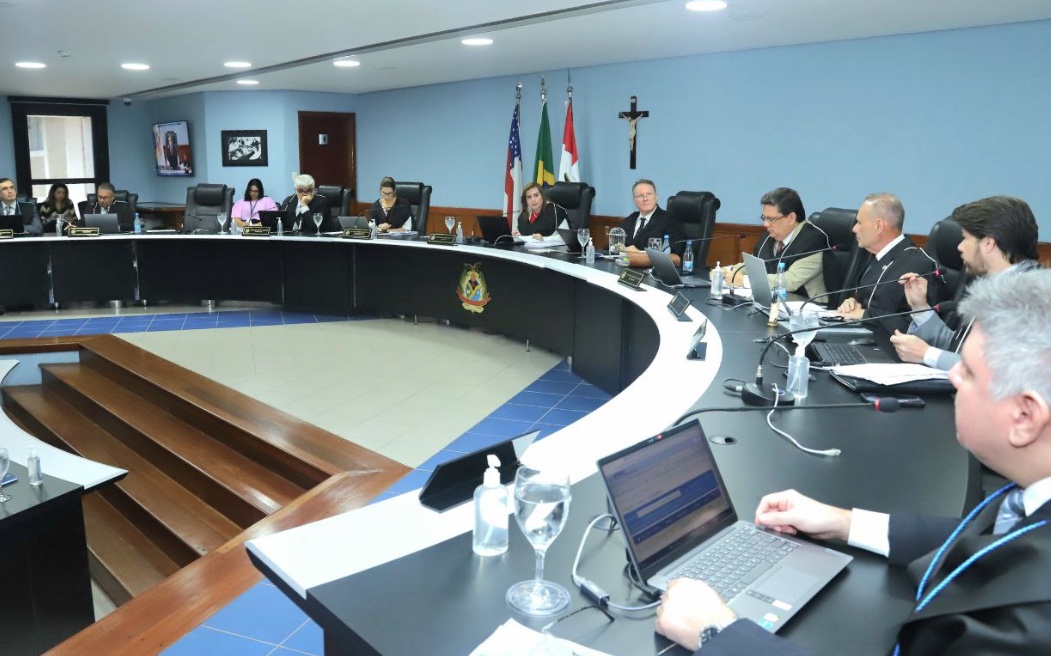 Servidora acumula cargos públicos no Amazonas e prefeito é multado em R$ 13,6 mil