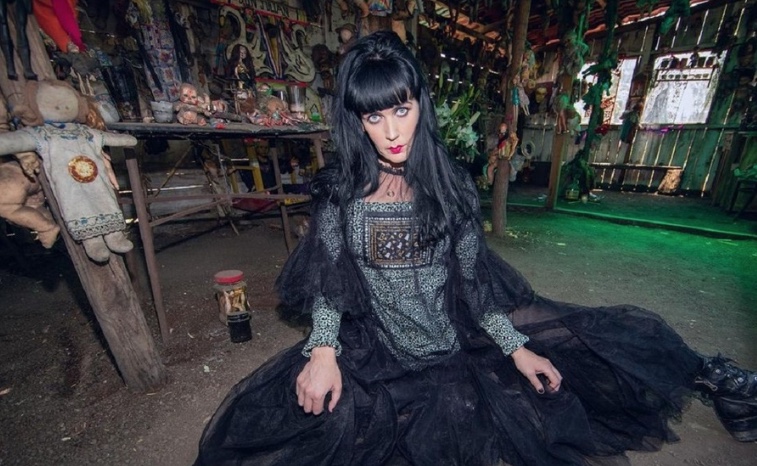 Cantora que se casou com 'fantasma' descobre traição e pede divórcio