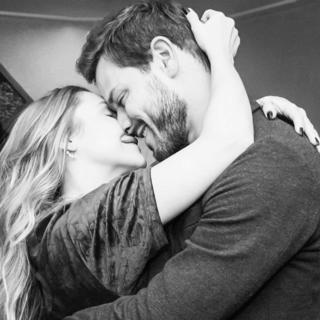 Após polêmica com aliança, Carla Diaz e Felipe Becari confirmam fim do noivado