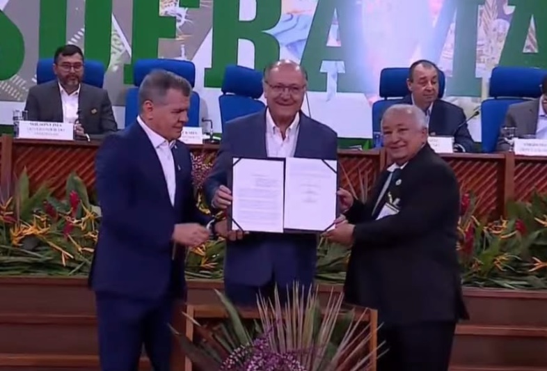 Alckmin assina contrato que oficializa FUEA como gestora do CBA em Manaus