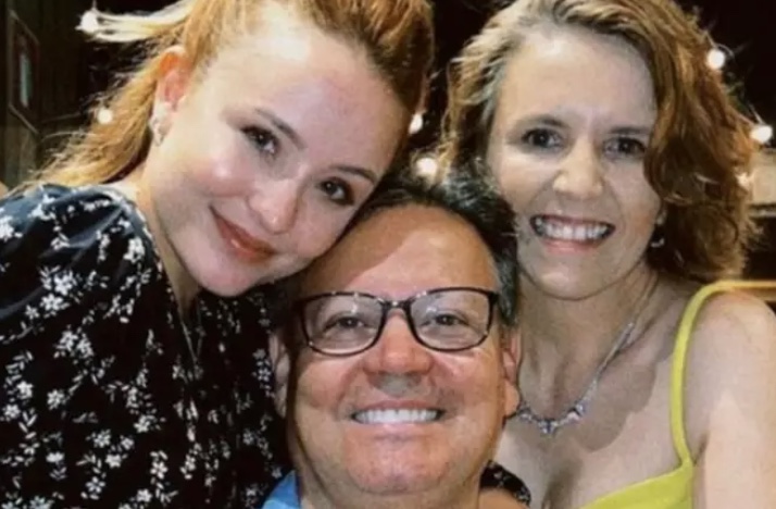 Larissa Manoela também rompeu com o pai e brigas envolvem sentimento de 'prisão' e traição'