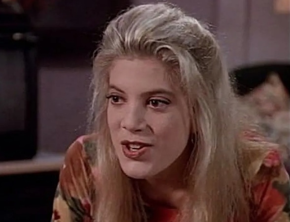 Ex-milionária, atriz de 'Barrados no Baile' vive com os cinco filhos em trailer