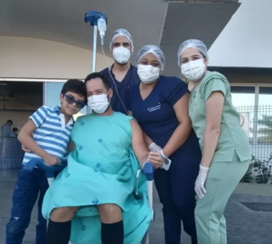 Homem atingido por aparelho de academia disse que sentiu corpo quebrar ao meio