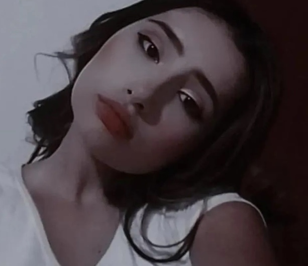 Estudante morre ao colocar cabeça para fora da janela de ônibus e bater em poste