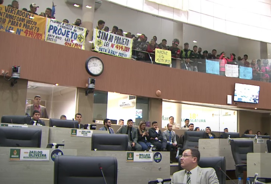 Motoboys cobram aprovação de PL que autoriza entrega dentro de condomínios em Manaus