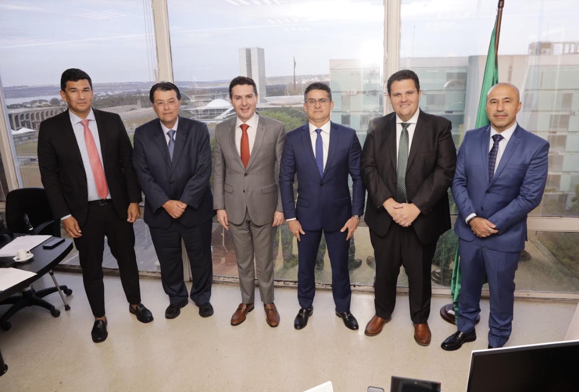 Em Brasília, David Almeida pede repasse de R$ 70 milhões para habitação e infraestrutura