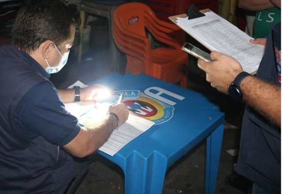 Blitz no Centro resulta em bares multados durante preparativos do festival 'SouManaus'