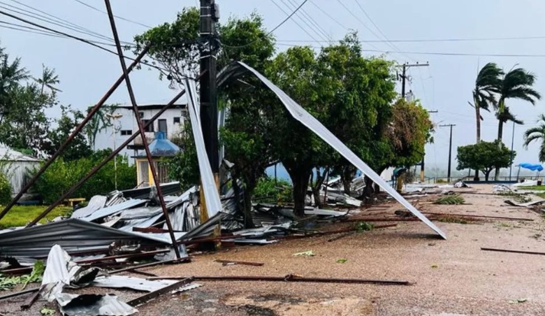 Após temporal com mais de 100 casas destelhadas, município decreta emergência no Amazonas