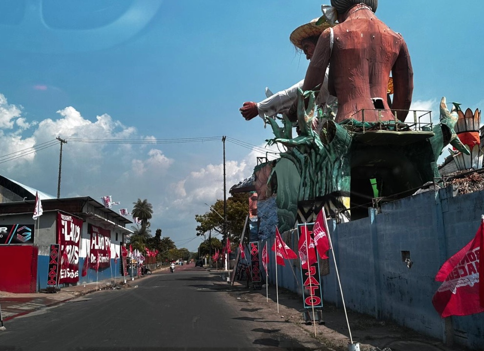 Caprichoso teme incêndio em galpão de alegorias por conta da eleição do Garantido; entenda