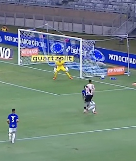 Na luta contra o rebaixamento, Cruzeiro e Vasco empatam por 2 a 2 no Mineirão