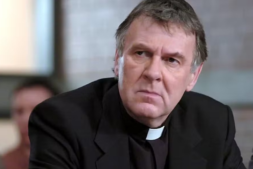 Tom Wilkinson, ator de 'Ou Tudo ou Nada' e 'Batman Begins', morre aos 75 anos