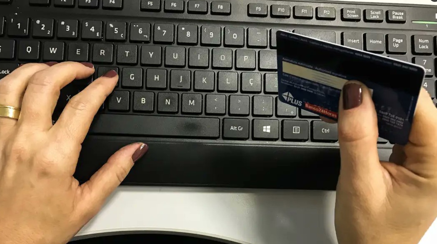 Juros por atraso de pagamento do cartão não pode passar de 100% da dívida; entenda