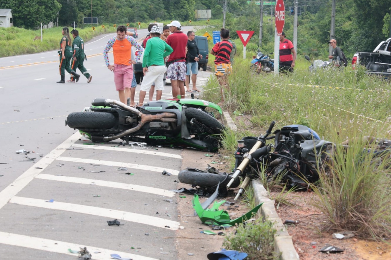 Motociclistas foram atingidos em efeito cascata em acidente na AM-070; um morreu