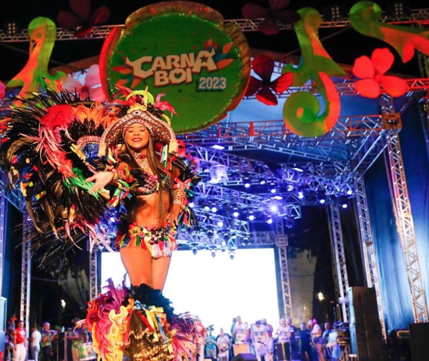 Mais de 30 artistas do Caprichoso e Garantido irão se revezar em 2 dias de Carnaboi