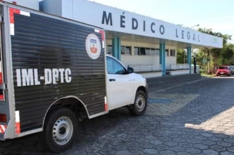 Criminosos invadem kitnet e matam homem a tiros no Parque 10 