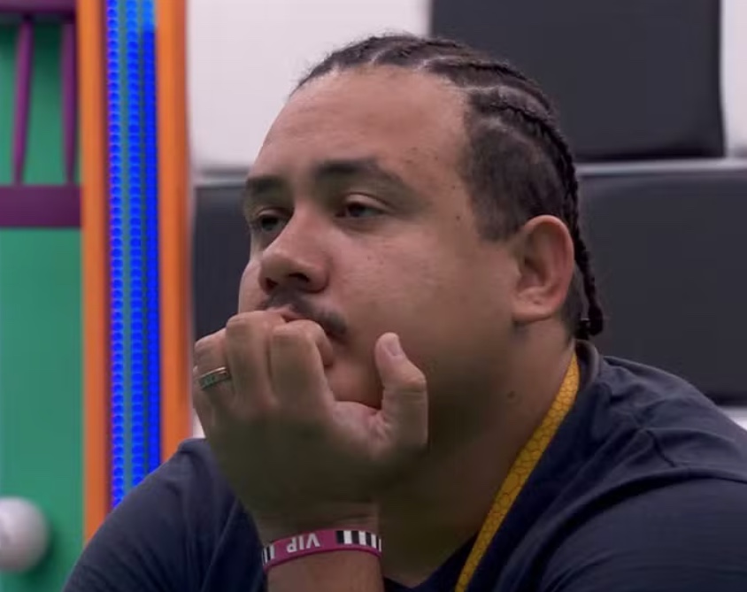 Lucas recebe emoji de público que avalia sua liderança no BBB: 'puts' 