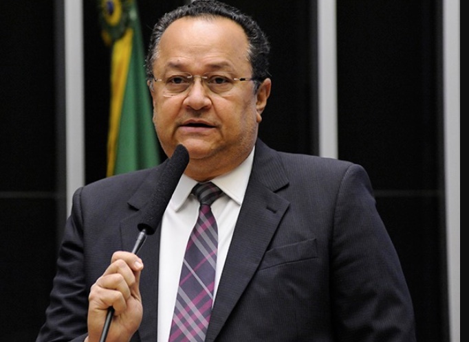 TRE-AM anula cassação de Silas Câmara