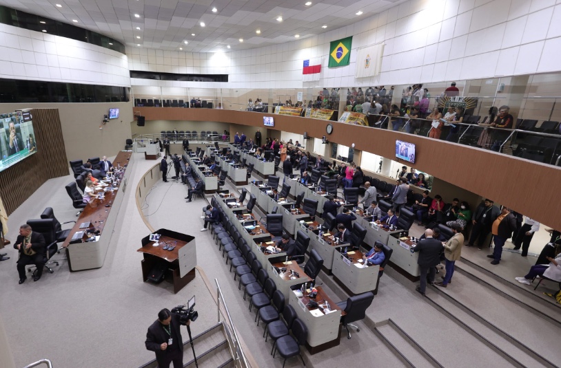 PL que obriga bares e restaurantes a adotarem medidas de proteção à mulher é aprovado na CMM