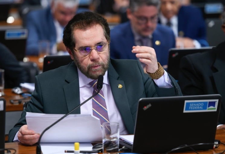 Plínio Valério critica trecho do PL das cotas e diz que "pardos não são negros"; entenda 