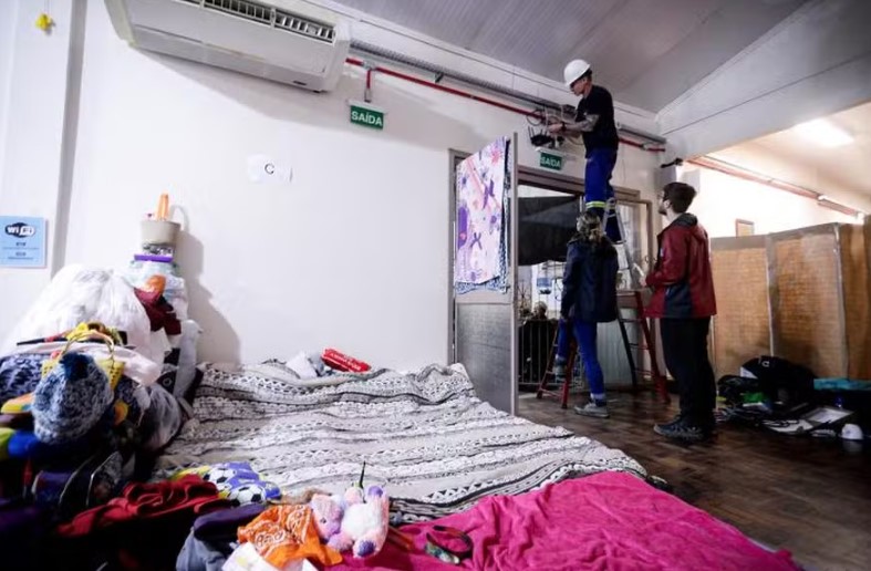 Após denúncias de estupro em meio a tragédia, câmeras são instaladas em abrigos no RS