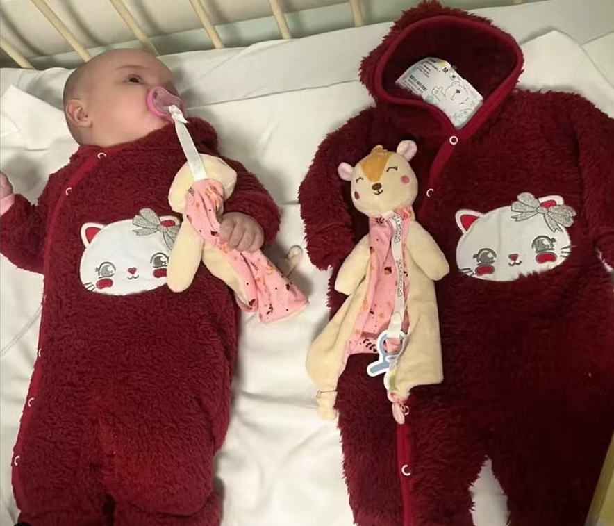 Bebê gêmea que caiu de barco durante resgate é encontrada morta; mãe desabafa nas redes sociais