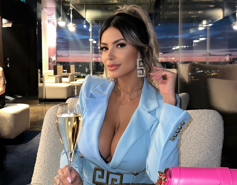 Influencer brasileira fratura órbita ocular, nariz e maxilar ao ser espancada pelo namorado em Paris