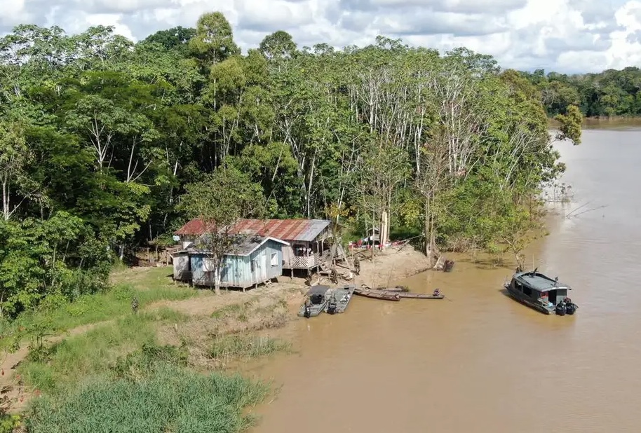 Indígenas ficam viciados em pornografia após instalação de Starlink em tribos remotas 