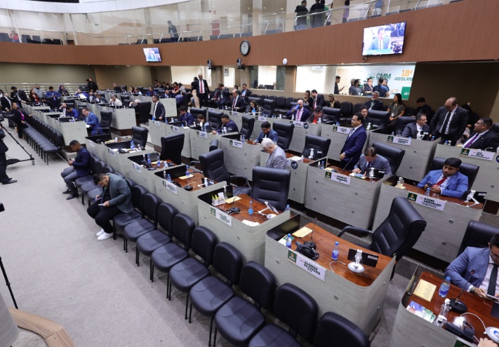 CMM aprova reajuste salarial dos servidores da Semed e Semsa 