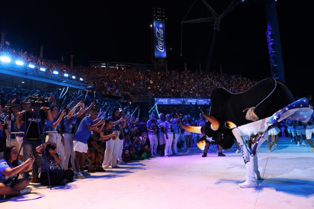 Festival de Parintins 2024: Caprichoso lota arquibancadas do Bumbódromo em 2º ensaio técnico