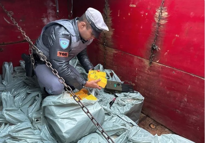 Polícia apreende carga ilegal com 3 mil celulares, avaliada em mais de R$ 2 milhões