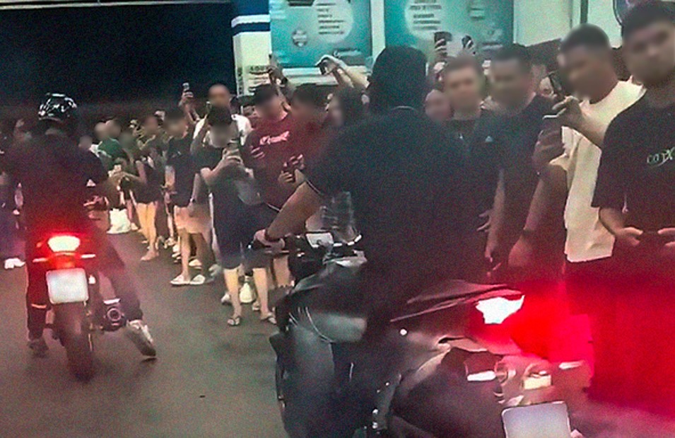Flagrados em rolezinho, motociclistas são autuados por manobras perigosas em Manaus
