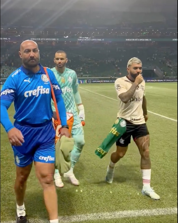 Gabigol reage após ser criticado por rodar camisa do Palmeiras: 'chatice'