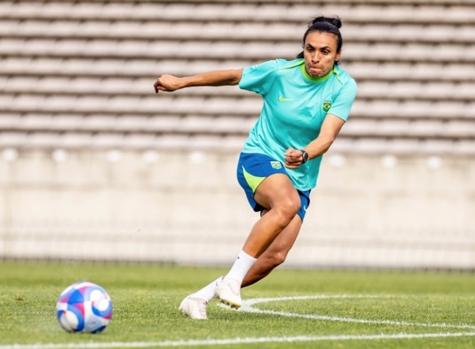 Marta começa na reserva na final olímpica contra os EUA