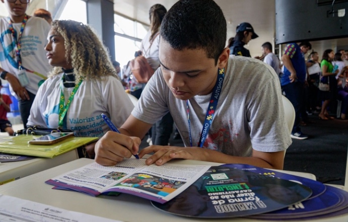 Lei do AM proíbe multas por perturbação do sossego para crianças com TEA; entenda