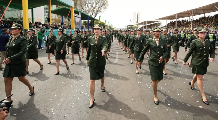 Decreto sobre alistamento militar feminino é publicado; saiba regras