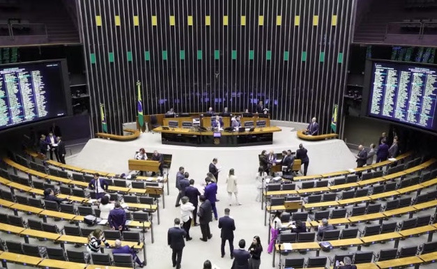 Câmara aprova aumento da pena mínima para feminicídio para 20 anos de prisão