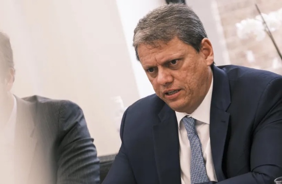 Golpistas usam IA para recriar voz do governador Tarcísio de Freitas e aplicar golpe