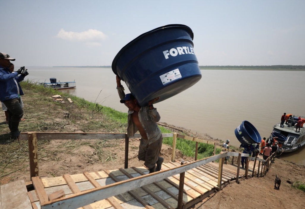 Wilson entrega Estações de Tratamento de Água Móveis para atender municípios do Alto Solimões