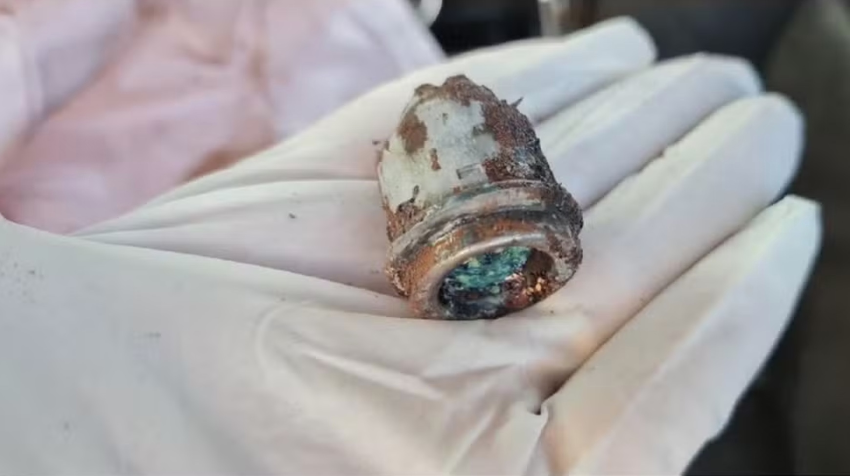 Motorista morre ao ser atingido por airbag com falha durante acidente com ônibus