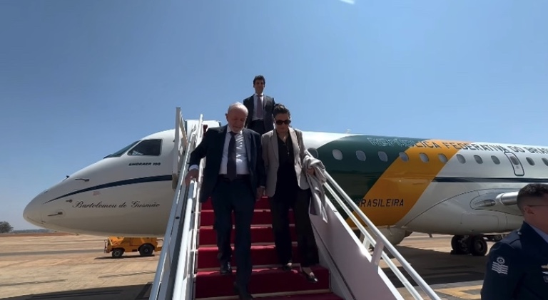 FAB diz não haver indícios de colisão de pássaros com avião de Lula; investigação segue