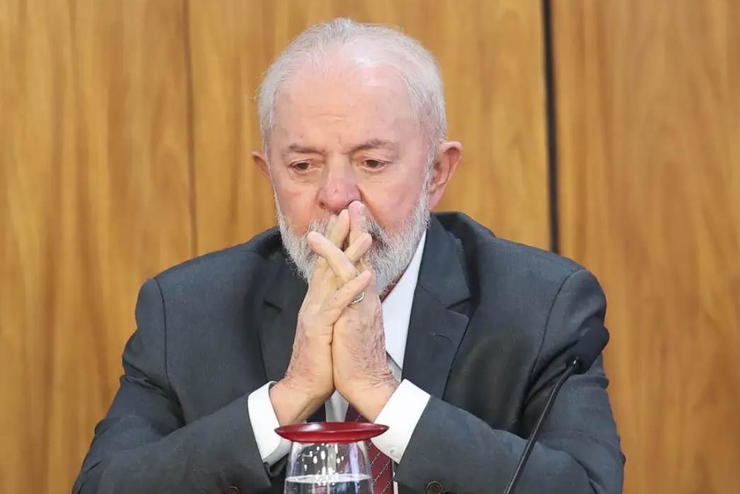 'Todo mundo teve tempo de repensar sua vida', diz Lula sobre pane em avião no México