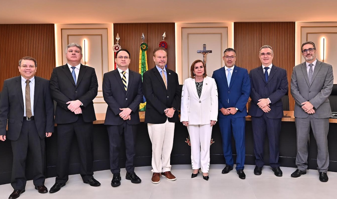 Yara Lins é reeleita presidente do TCE-AM para o biênio 2026-2027