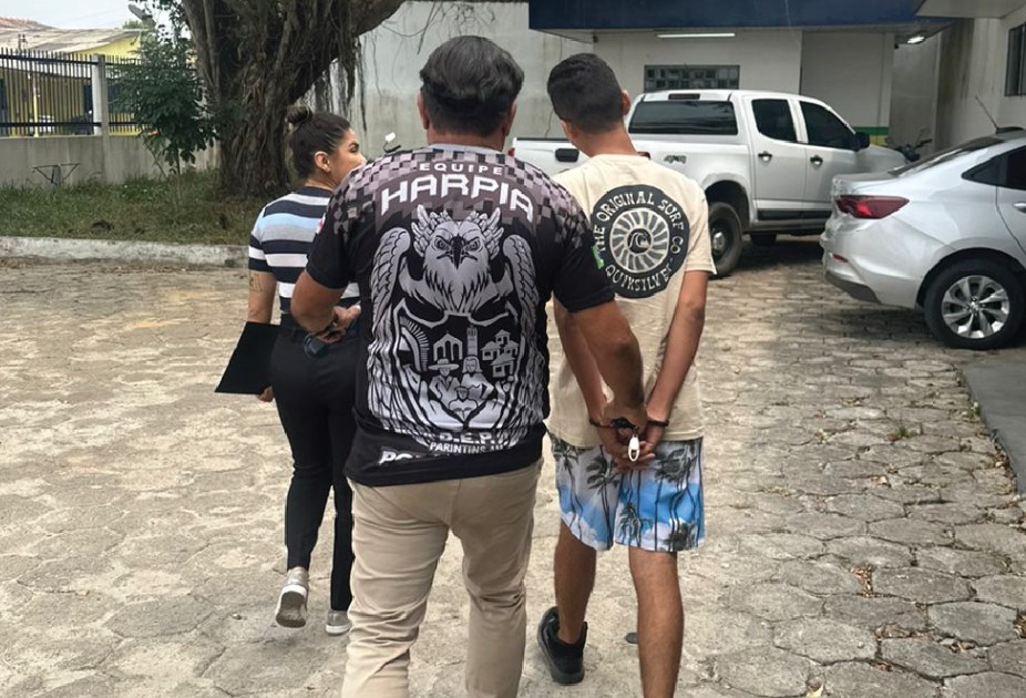 Homem é preso após ir ao trabalho da ex-esposa e tentar beijá-la à força em Parintins